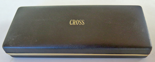 6330: CROSS LACQUER SIGNATURE IN BLACK, COMPLETE WITH BOX & PAPERS. CARTRIDGE FILLING FOUNTAIN PEN WITH 18K MEDIUM NIB.